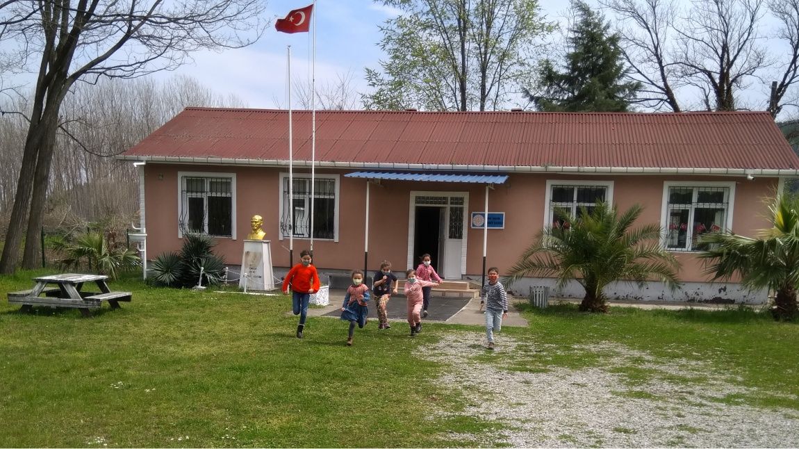Okulumuz Samsun ili,Çarşamba ilçesi, Kumköy İlkokulu tüm fiziki ve teknik alt yapıları dolayısıyla 