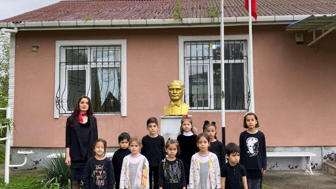 Okulumuz Kumköy İlkokulu olarak Ulu önder Gazi Mustafa Kemal ATATÜRK'ü kaybetmemizin 84. yılını sevgi, saygı, özlem ve minnetle andık.